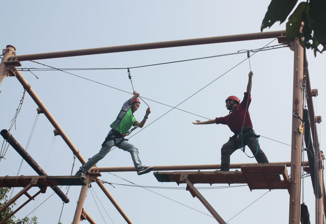 Teambuilding-Blueatar Mould-Overhead bridge